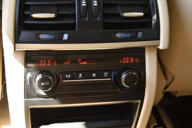 BMW X5 xDrive 40d 230kW PANORAMA - fotka 25 z 26