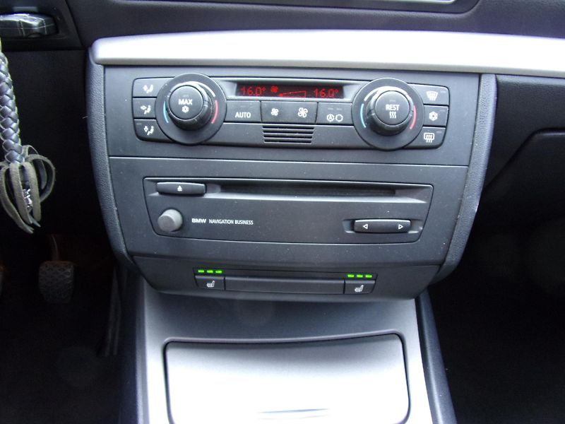 BMW Řada 1 (2005) 116i 85kW 2xALU KOLA DIGIKLIMA - fotka 11 z 19