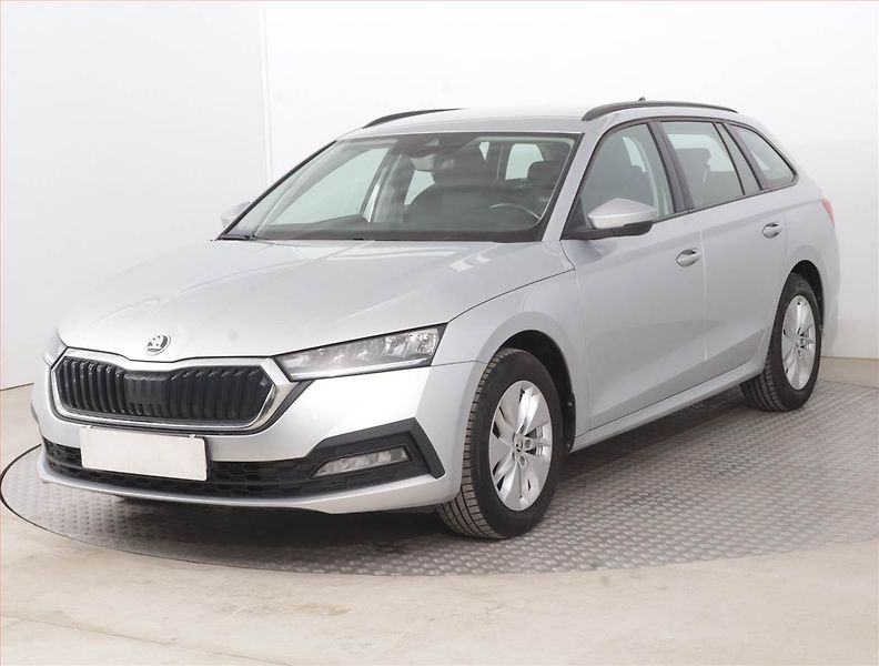 Škoda Octavia (2023) Ambition 2.0 TDI, ČR,1.maj - fotka 2 z 15