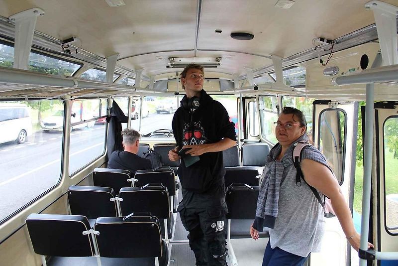 Dva dny si mohli zájemci prohlížet historický autobus Karosa ŠL11 z roku 1979, který na stanovišti před přesunutým kostelem Nanebevzetí Panny Marie v Mostě vystavoval Dopravní podnik měst Mostu a Litvínova.