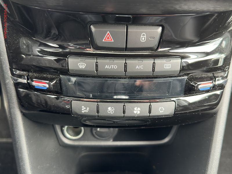 Peugeot 2008 (2019) 1.2PT, Crossway, navi, panor - fotka 16 z 19