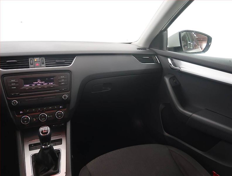 Škoda Octavia (2013) 2.0 TDI, Tempomat - fotka 8 z 18