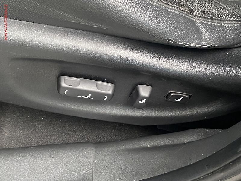 Kia Sorento (2014) 2.2CRDi 4x4, AT, xenon, panor - fotka 13 z 23