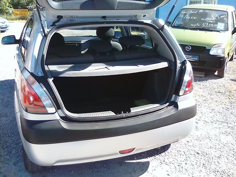 Kia Rio (2006) 1.4i 16V, velmi pěkné - fotka 27 z 30