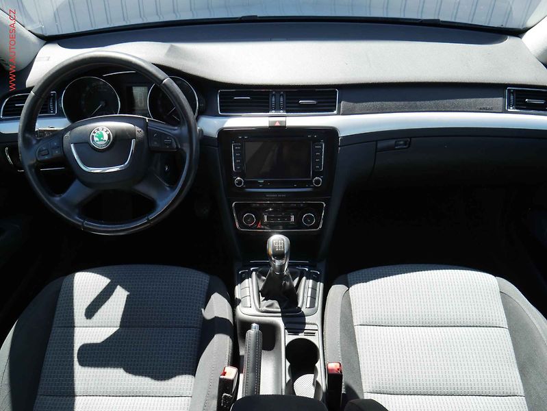 Škoda Superb (2012) 2.0 TDi, ČR, Ambition - fotka 8 z 22