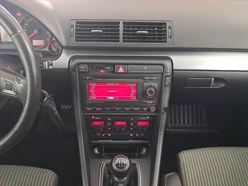 Audi A4 (2007) 2.0 TDI, nová STK, Tažné - fotka 12 z 17