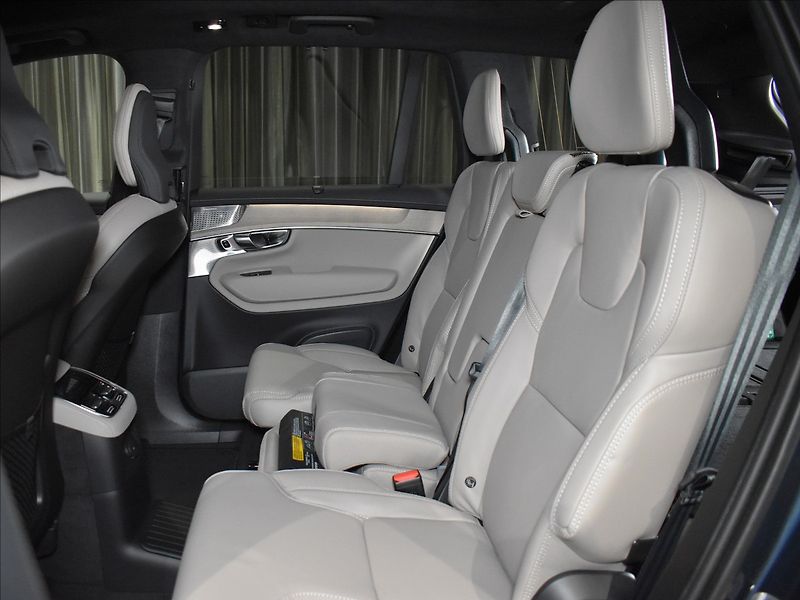 Volvo XC90 (2026) 2,0 T8  Ultra Dark - fotka 13 z 40