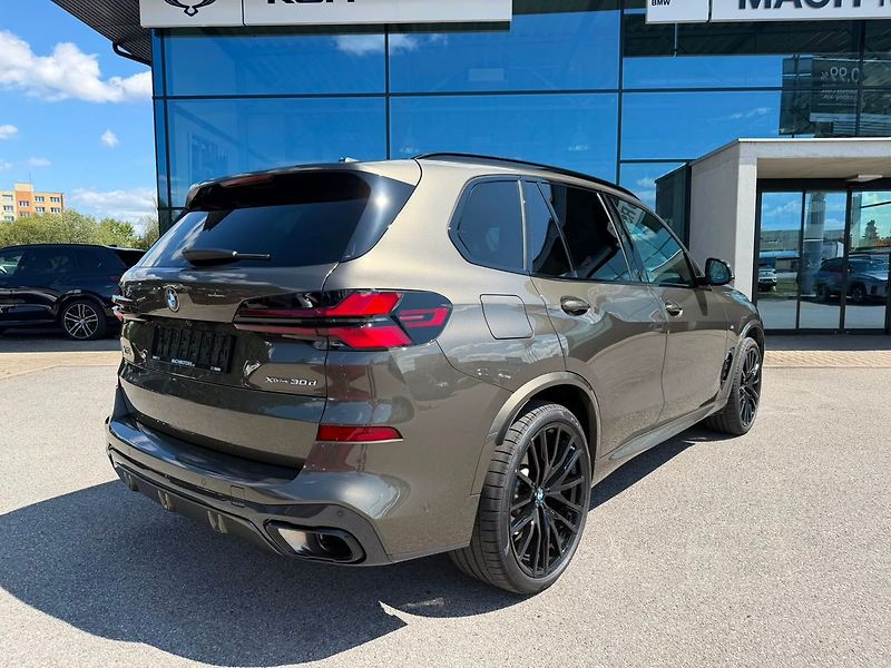 BMW X5 xDrive 30d - fotka 5 z 21