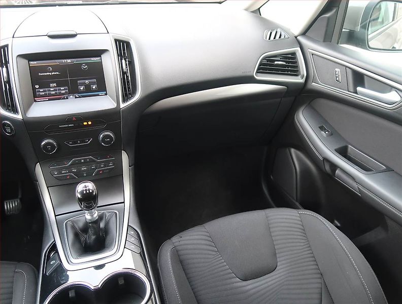Ford S-MAX (2016) 2.0 TDCi, 7 míst, Navi - fotka 8 z 14