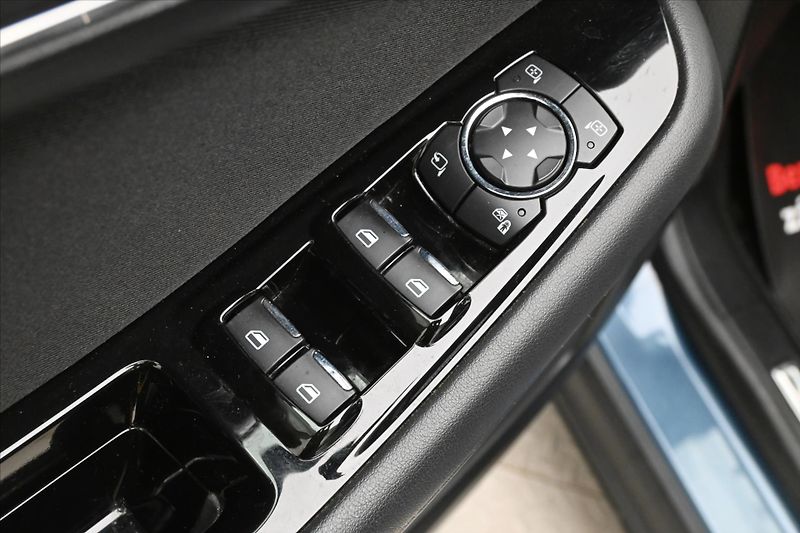 Ford S-MAX 2,0 TDCi 110kW AT8 Titanium Zá - fotka 24 z 31