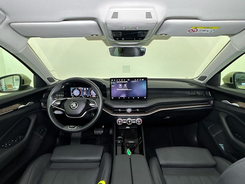 Škoda Superb Laurin & Klement DSG - fotka 5 z 32