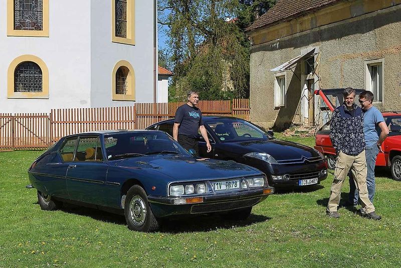 Jarní koulení - sraz automobilů a příznivců značky Citroën na zámku ve Svojšíně na Tachovsku.