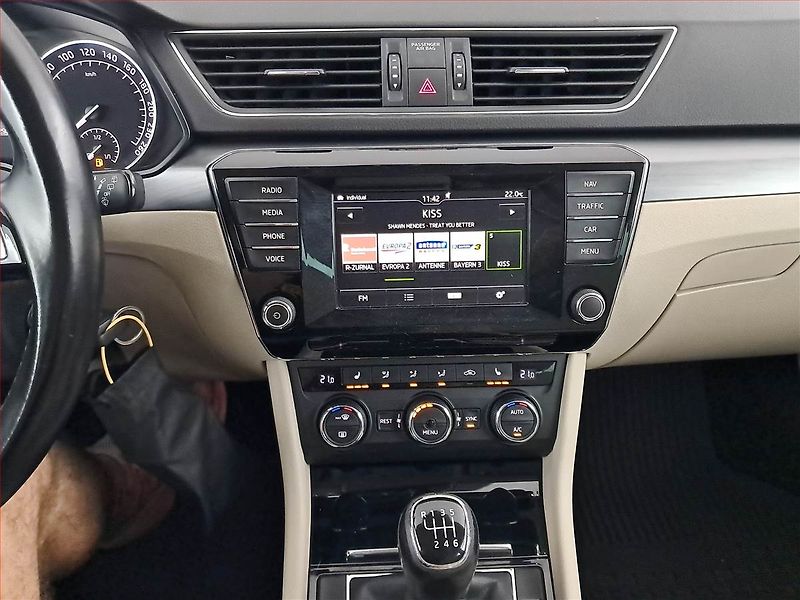 Škoda Superb (2016) 2.0 TDI, Navi, Bi-Xenony - fotka 12 z 17