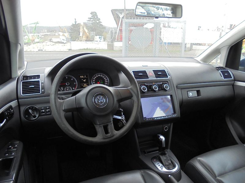 Volkswagen Touran (2011) 1.6TDI-77kw-7MÍST-DSG-KŮŽE - fotka 8 z 12