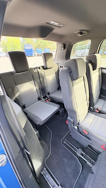 Volkswagen Touran (2020) Highline R-Line 1,5 TSI DSG - fotka 18 z 22