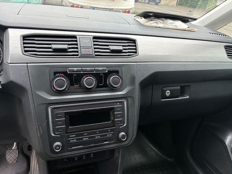 Volkswagen Caddy 2.0 TDi LONG 5 míst ČR DPH - fotka 14 z 18