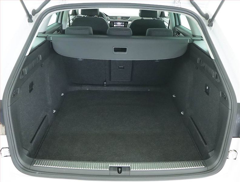 Škoda Superb (2022) Ambition 2.0 TDI - fotka 14 z 20
