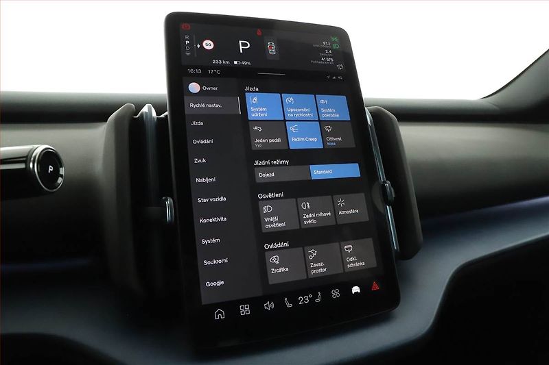 Volvo EX30 (2024) 69kWh Single Motor - fotka 17 z 20
