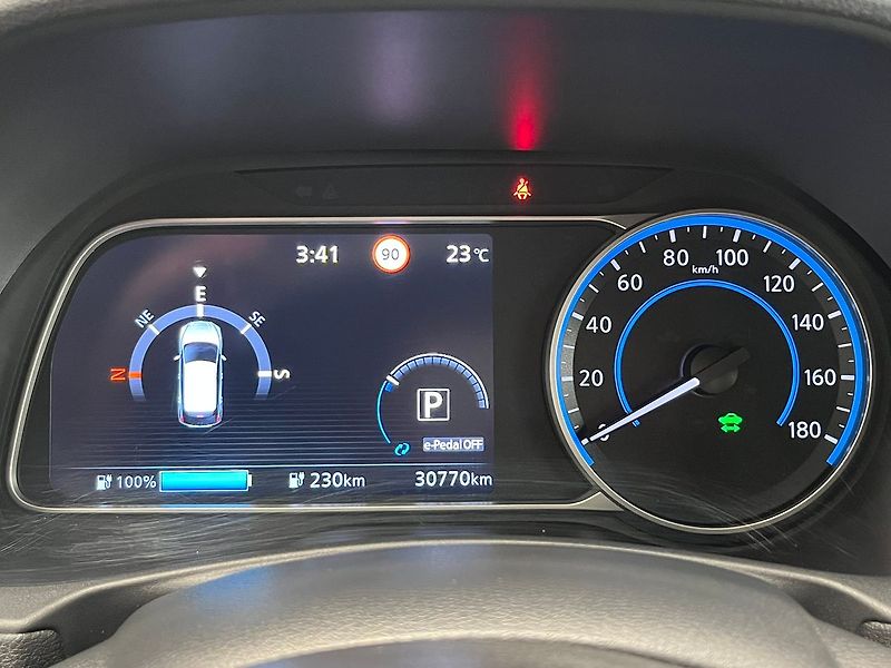 Nissan Leaf N-Connecta, 110 kW, 40kWh - fotka 52 z 72