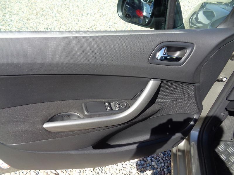 Peugeot 308 1,4 - fotka 14 z 18