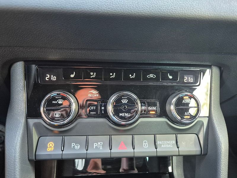 Škoda Karoq SportLine 2,0 TDI DSG 4x4 - fotka 32 z 34