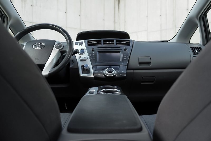 Toyota Prius 1.8 HYBRID 7míst - fotka 17 z 34