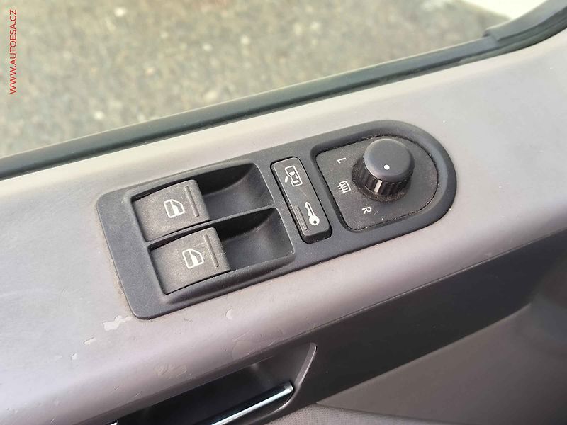 Volkswagen Multivan (2005) 2.5 TDi, Nez.topení - fotka 17 z 18