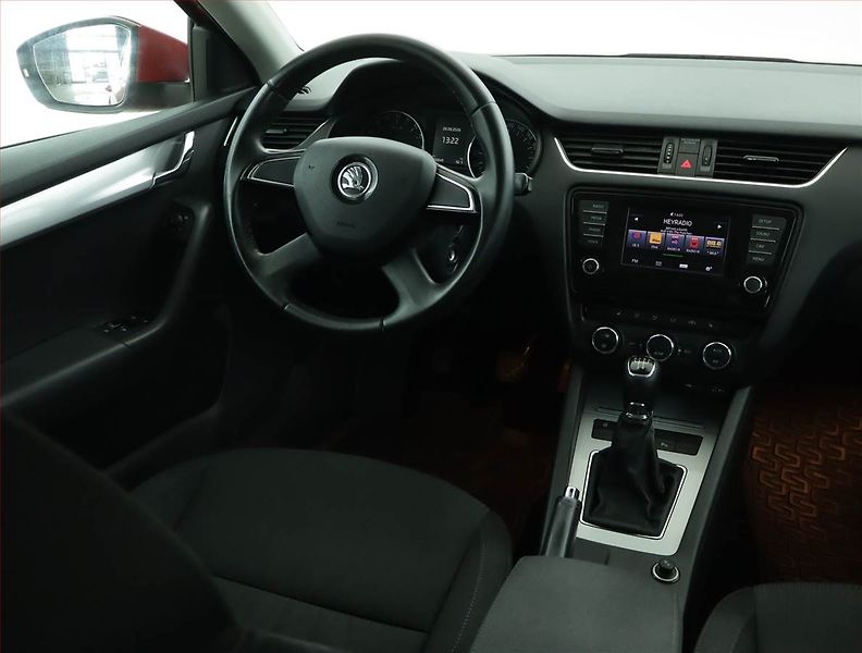 Škoda Octavia (2015) 1.6 TDI, Tempomat - fotka 7 z 15