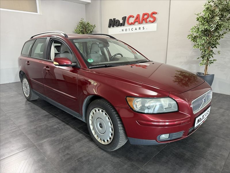 Volvo V50 2,0   D 100KW KRÁSNÝ STAV TZ - fotka 2 z 19