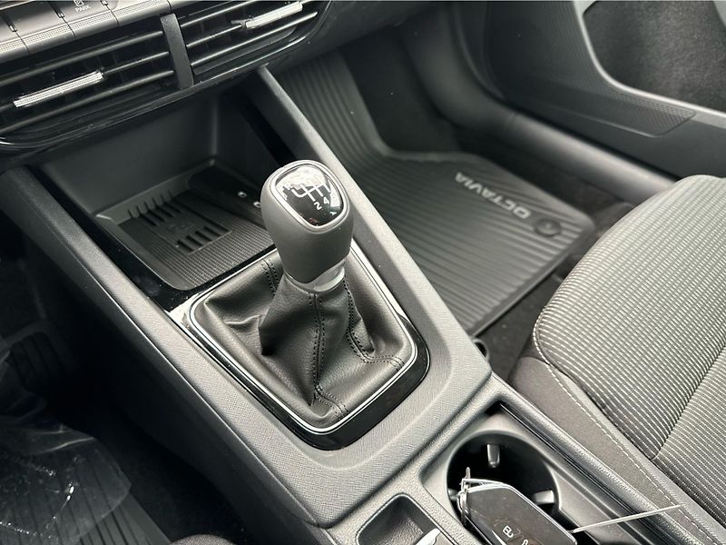 Škoda Octavia Combi Selection 2,0 TDI 85 kW - fotka 13 z 22