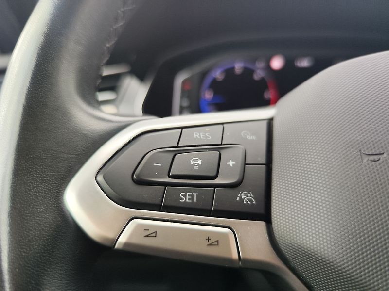 Volkswagen Passat 2.0 TDI/110kW Elegance - fotka 28 z 34