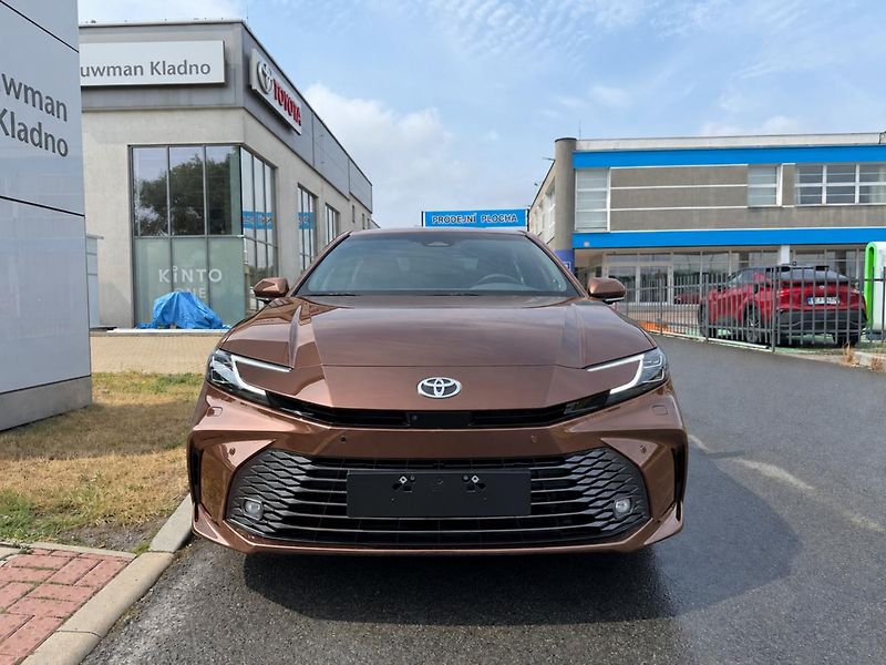 Toyota Camry 2.5 HEV Executive - fotka 2 z 5