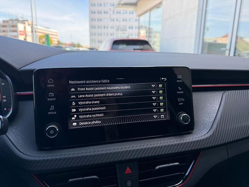 Škoda Scala Monte Carlo 1,0 TSI 85 kW DSG - fotka 14 z 25
