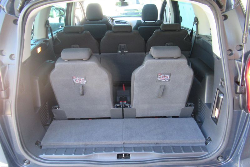 Peugeot 5008 1.6 HDi AUT.KLIMA TAŽNÉ 7 MÍST - fotka 18 z 25