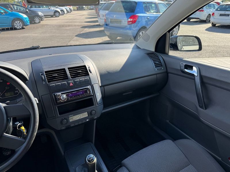 Volkswagen Polo (2003) Highline 1.4i 55kW - fotka 15 z 32