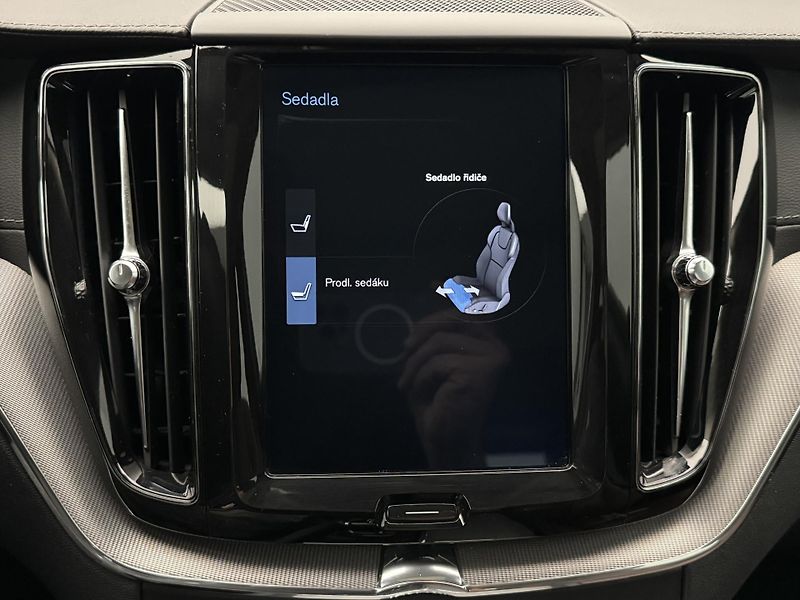 Volvo XC60 D5 AWD INSCRIPTION AUT CZ - fotka 39 z 42