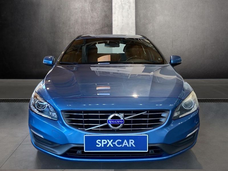 Volvo V60 D3 FWD MOMENTUM - fotka 2 z 30