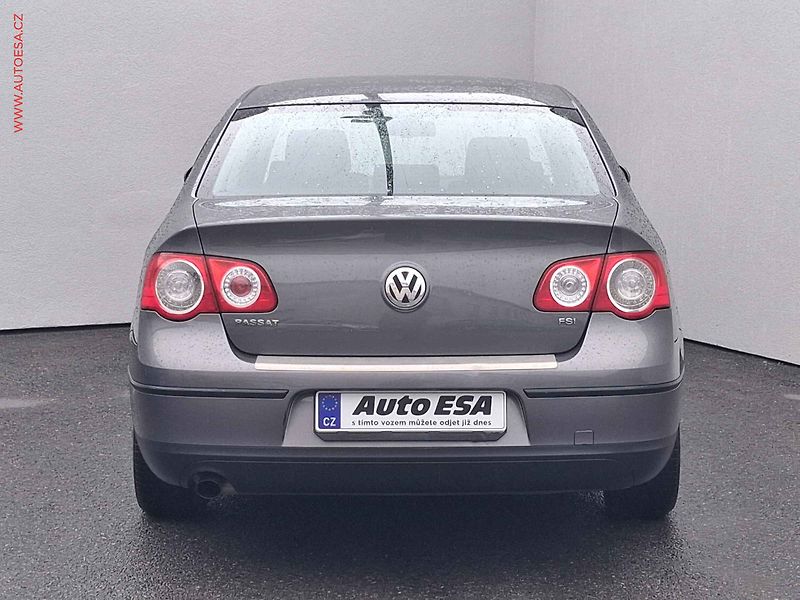 Volkswagen Passat (2006) 1.6i, autoAC, temp - fotka 5 z 15