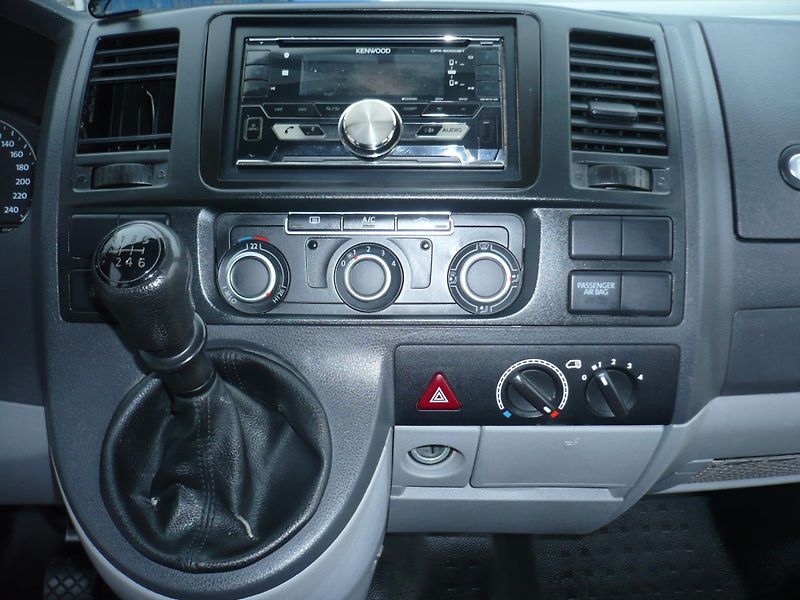 Volkswagen Transporter 2.0TDI 103Kw 8Míst - fotka 14 z 27