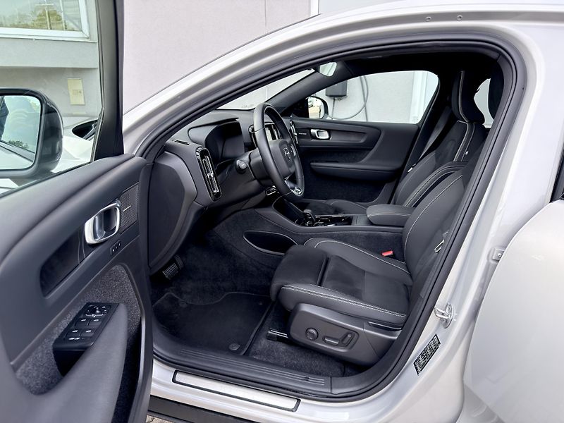 Volvo C40 P8 RECH. ULTIMATE // 4x4 +kola - fotka 12 z 49