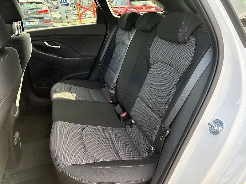 Hyundai i30 1.0 TGDI SMART NOVÉ - fotka 17 z 19