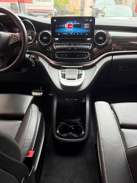 Mercedes-Benz Třídy V (2023) 300 d, XL AVG, 4M - fotka 18 z 21