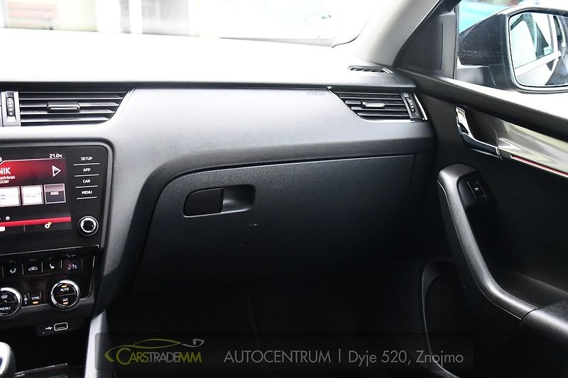 Škoda Octavia 2.0TDi STYLE EXTRA TAŽNÉ - fotka 23 z 47