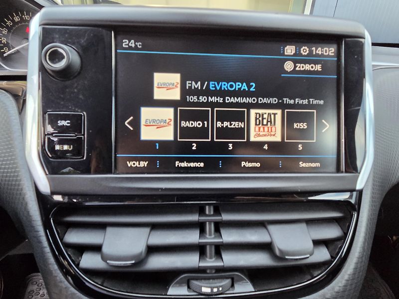 Peugeot 2008 (2019) 1.2 PT 110 ALLURE EAT6 - fotka 16 z 25