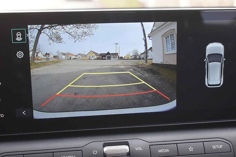 Kia K4 je nepochybně přitažlivý vůz.