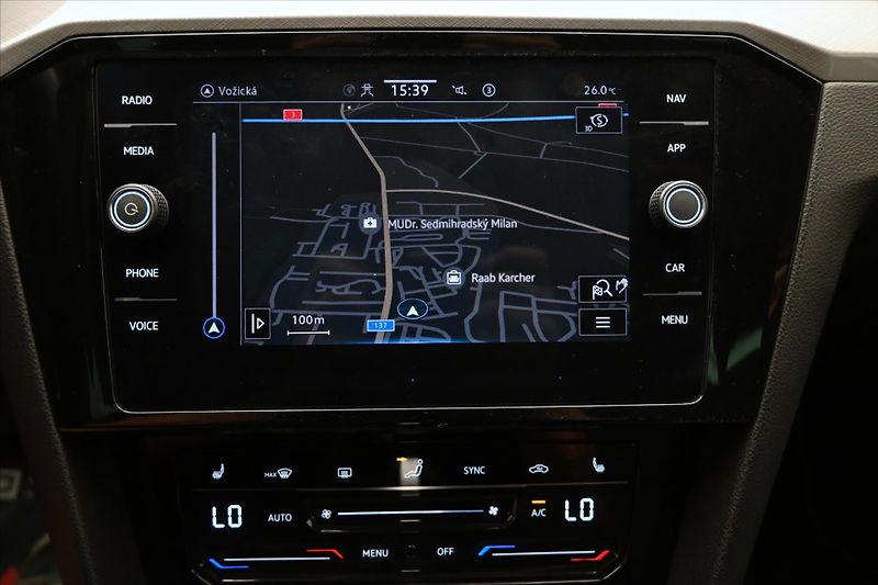Volkswagen Passat 2,0 TDI 110kW DSG Business Zár - fotka 20 z 31