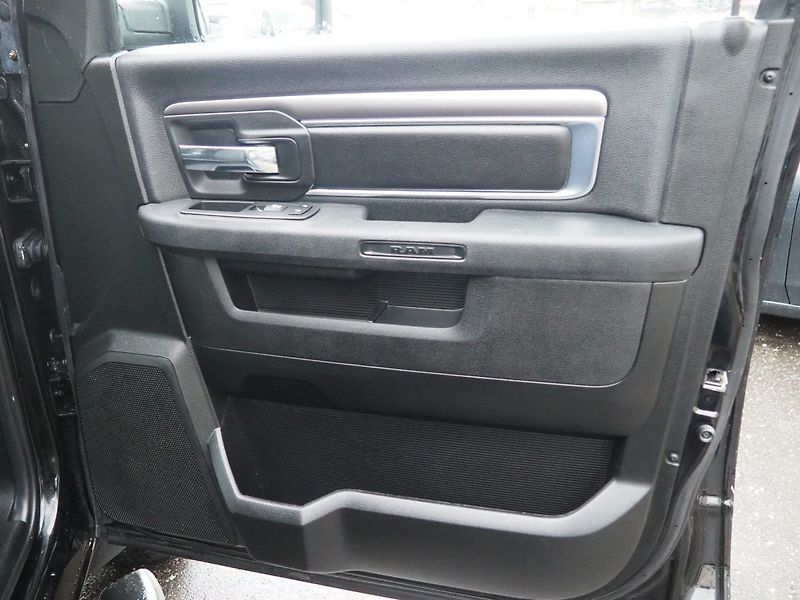 Dodge RAM 1500 (2021) Warlock 4x4 LPG - fotka 17 z 35