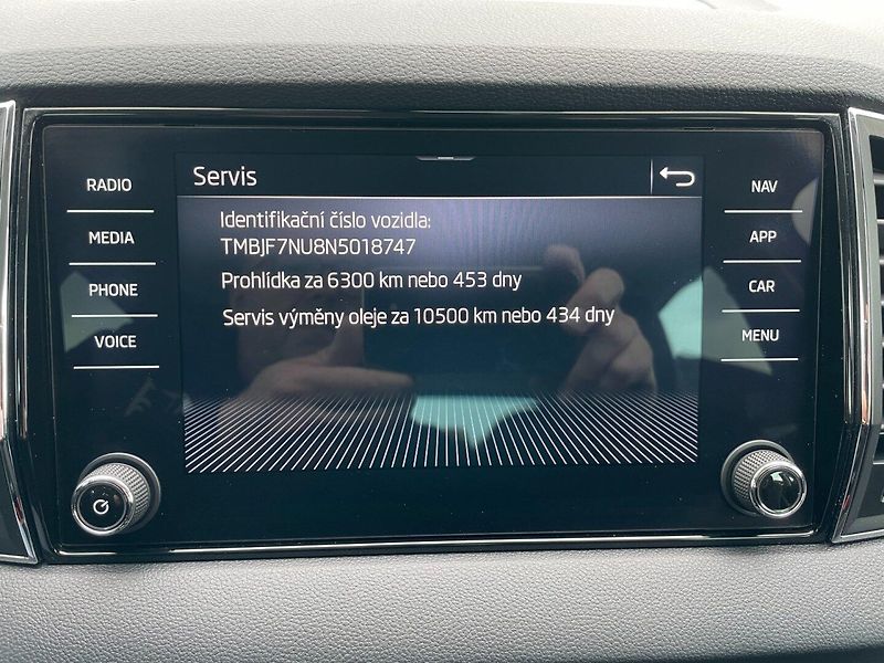 Škoda Karoq (2022) 2.0TDi Style+! Tažné! ČR+1.maj - fotka 22 z 36