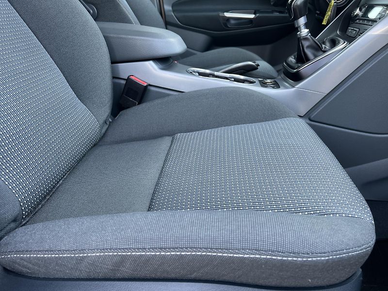 Ford C-MAX Ghia 1.6TDCi KLIMA PŮVOD ČR - fotka 30 z 35
