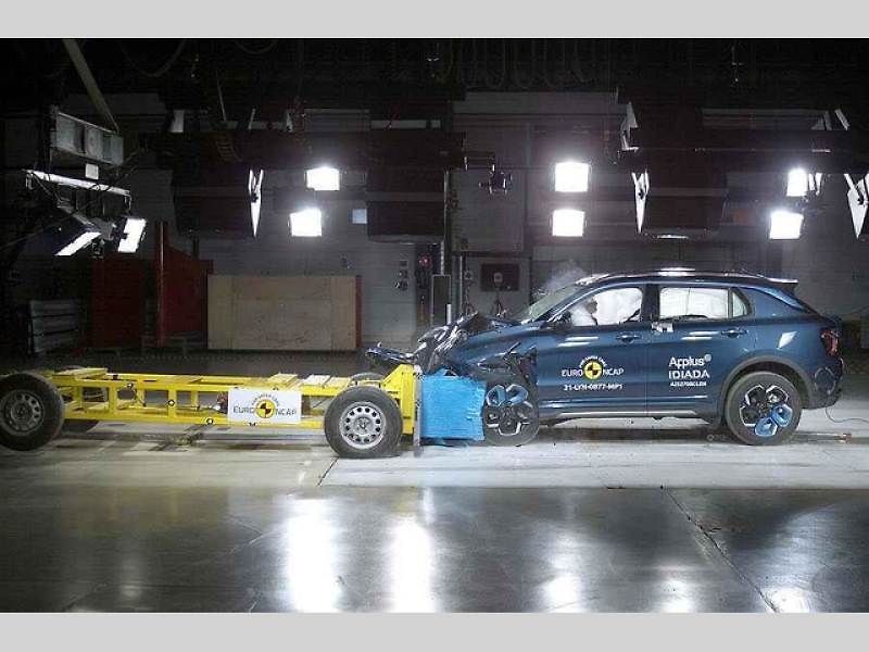 Lynk & Co 01 při crashtestu EuroNCAP